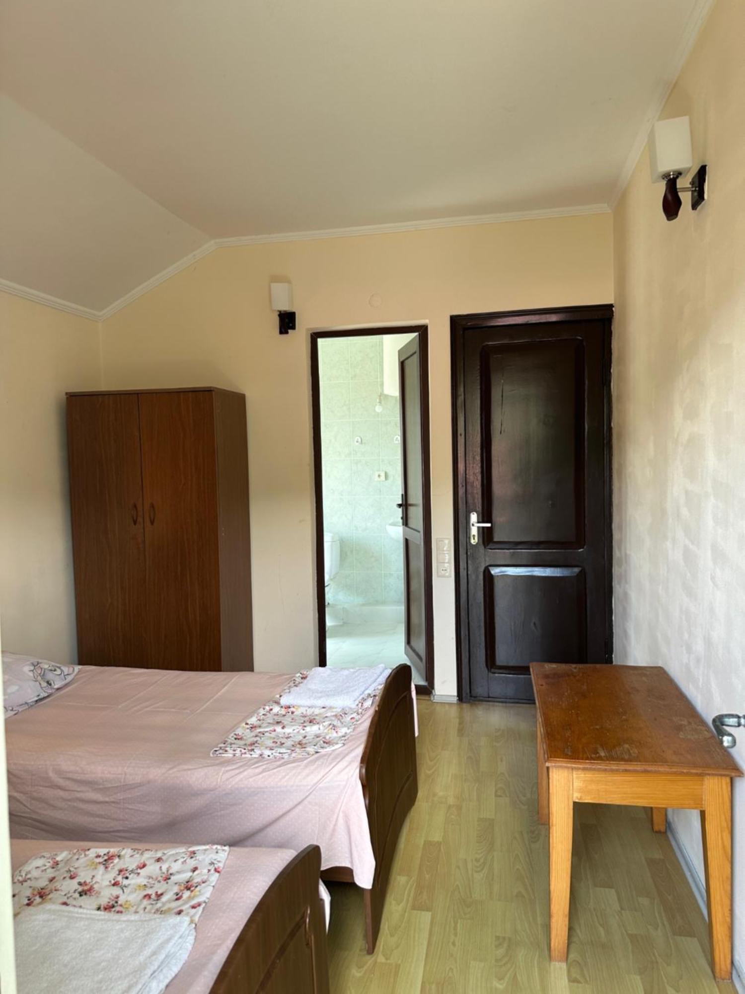 Temo'S Guesthouse Sarpi Exterior foto