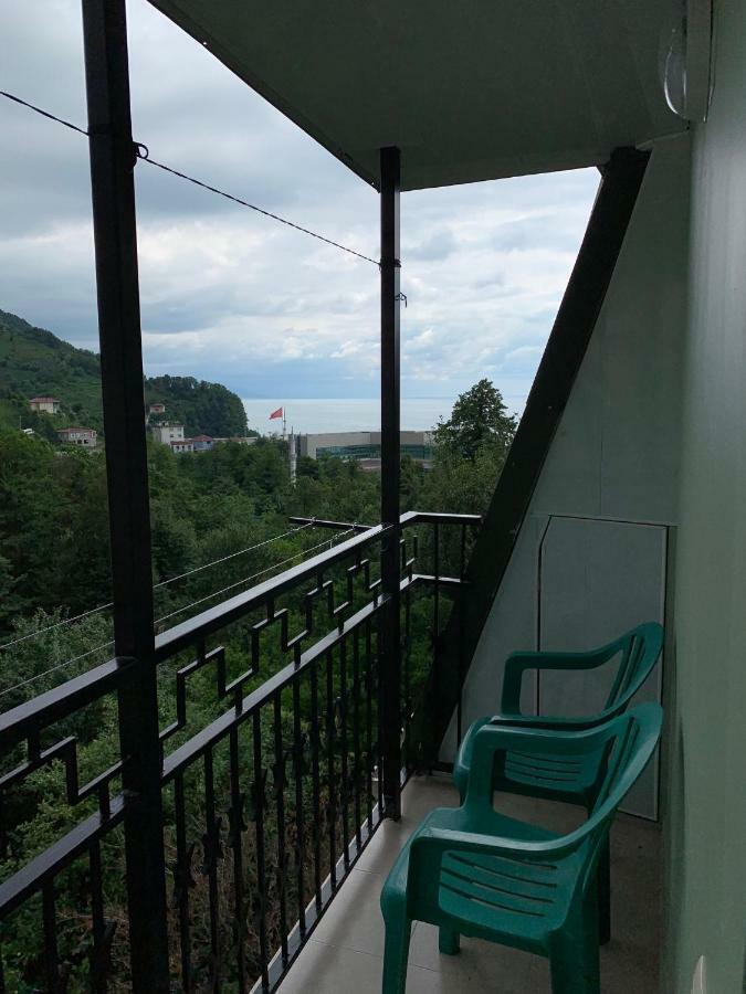 Temo'S Guesthouse Sarpi Exterior foto